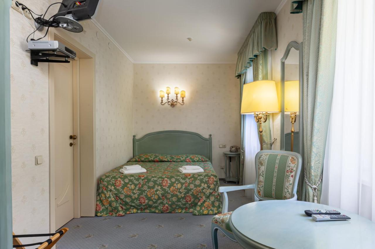 Hotel Edelweiss à Yaremtche Extérieur photo