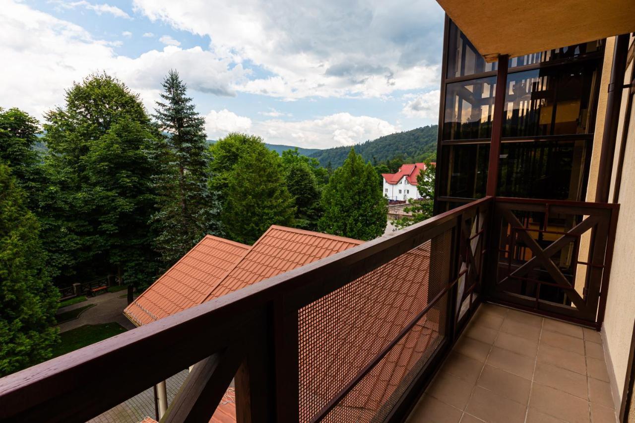 Hotel Edelweiss à Yaremtche Extérieur photo