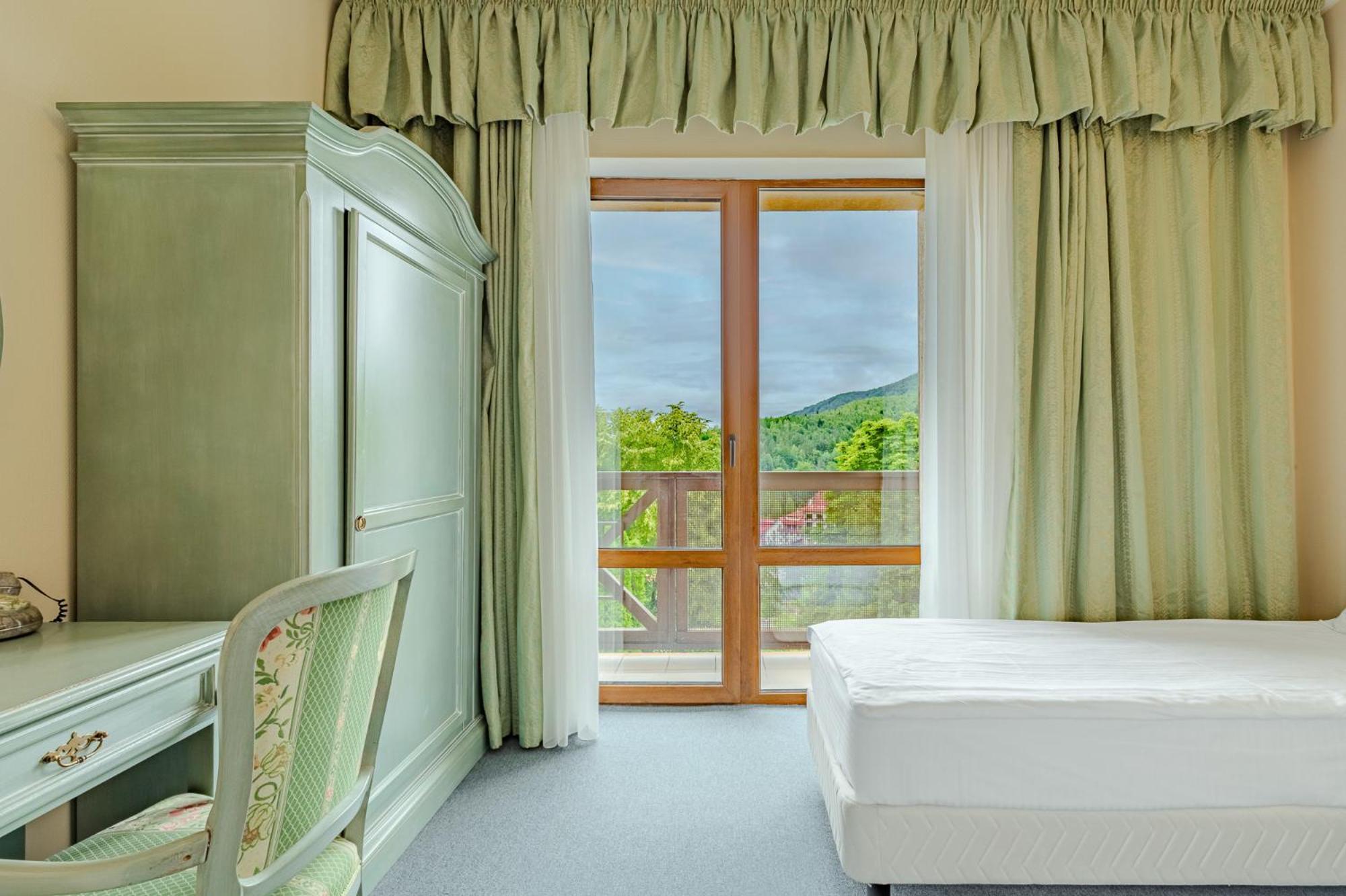 Hotel Edelweiss à Yaremtche Extérieur photo