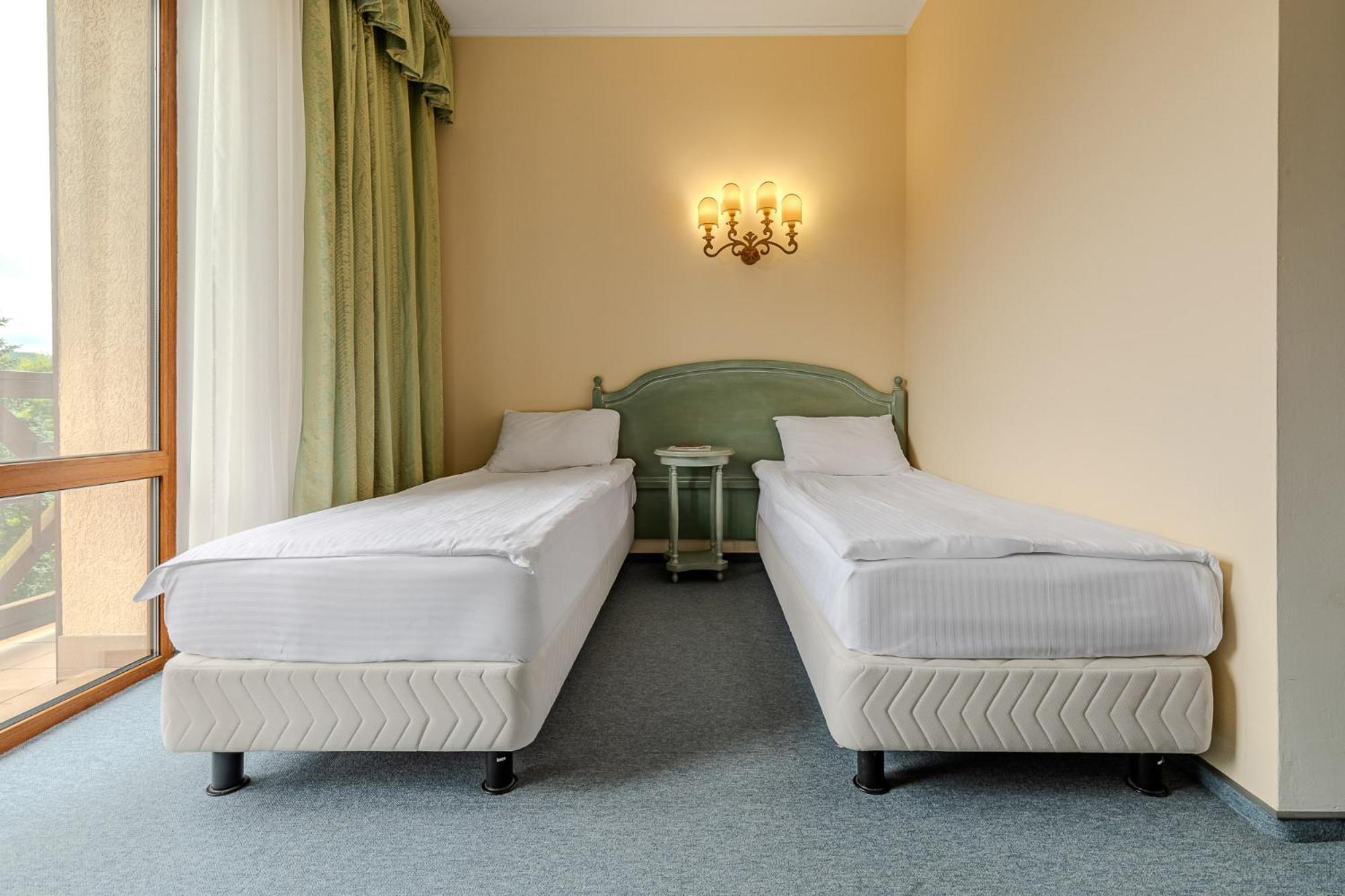 Hotel Edelweiss à Yaremtche Extérieur photo